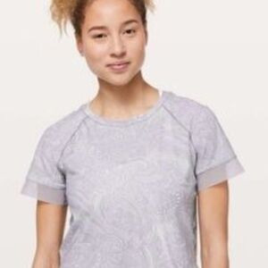 Lululemon Athletica Stripe And side Gray Paisley Short Sleeve Tee
